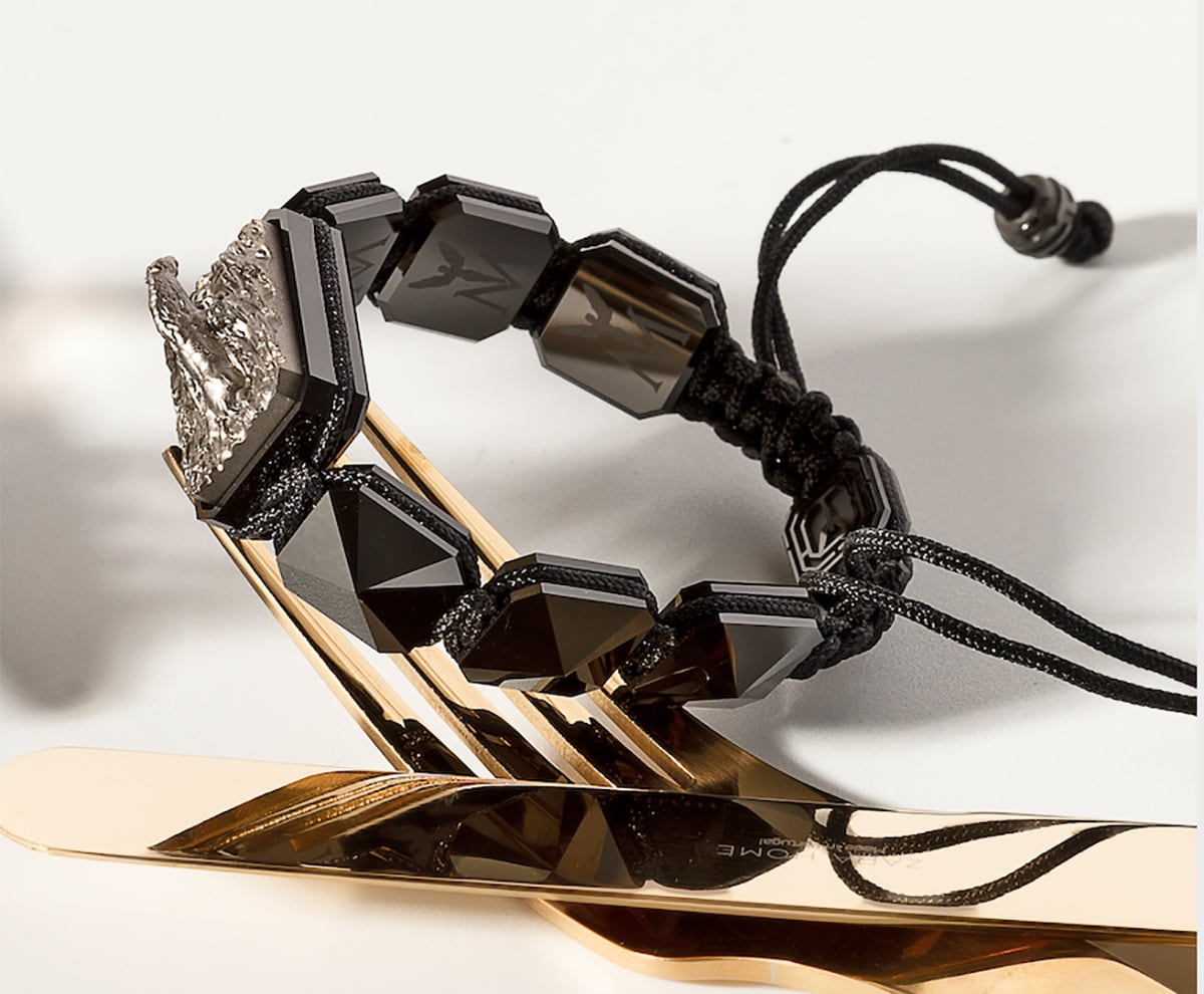 I Love Me bracelet with black ceramic and sculpture finished in anthracite color complemented with a black coloured cord.