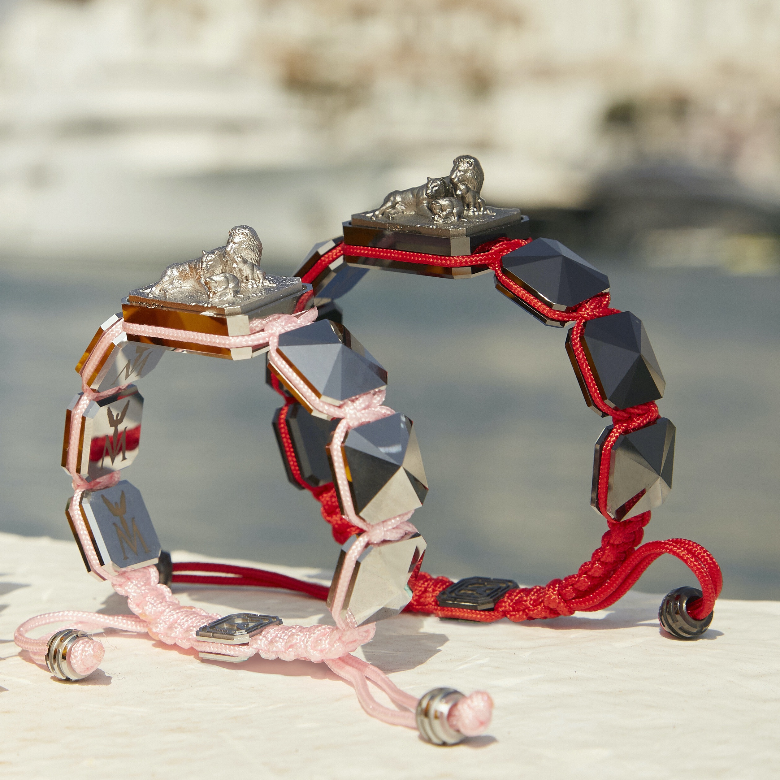 Miss You bracelet with black ceramic and sculpture finished in anthracite color complemented with a red coloured cord.