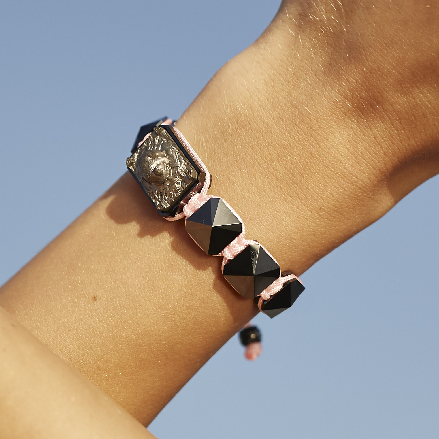 I Love Me bracelet with black ceramic and sculpture finished in anthracite color complemented with a pink coloured cord.