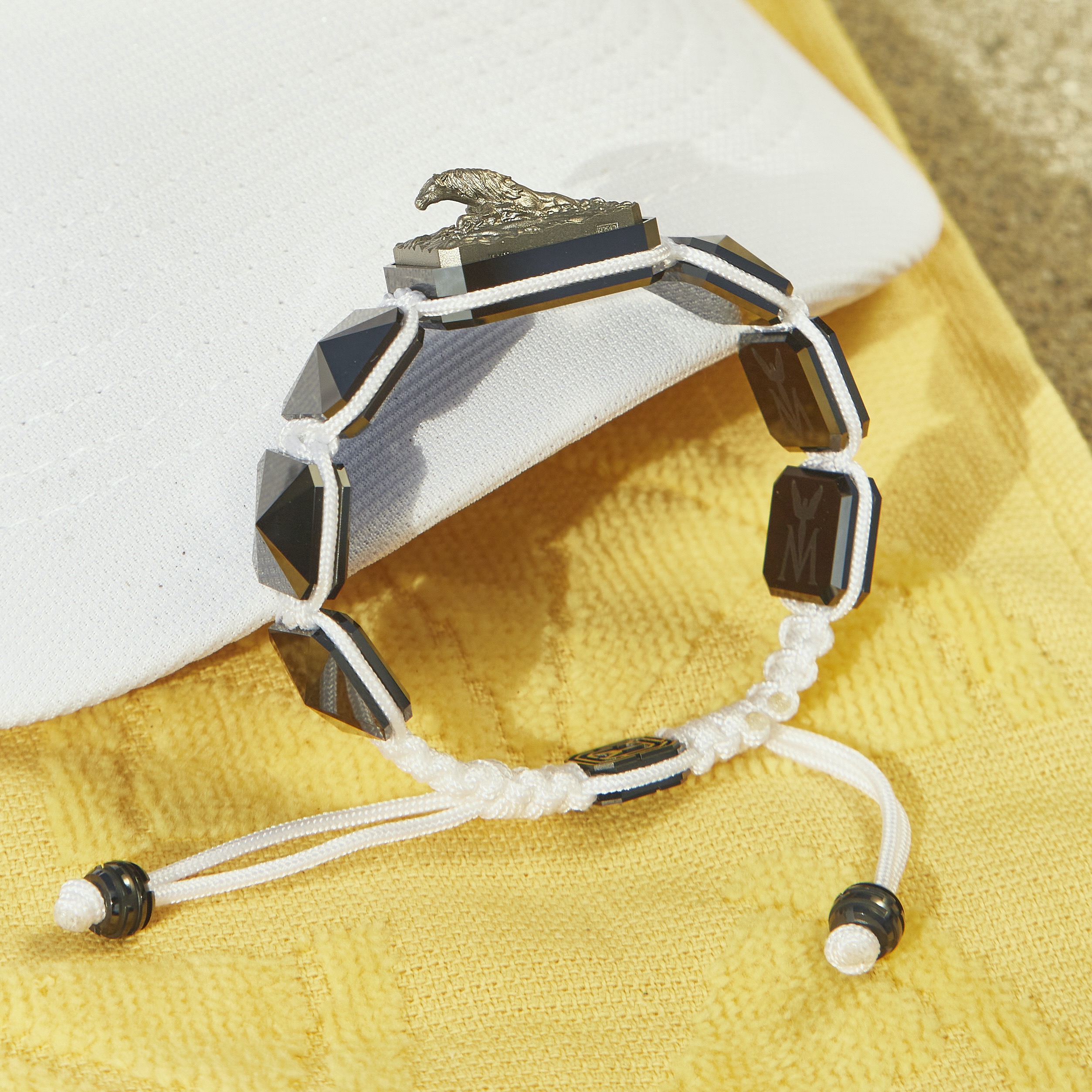 Miss You bracelet with black ceramic and sculpture finished in anthracite color complemented with a white coloured cord.
